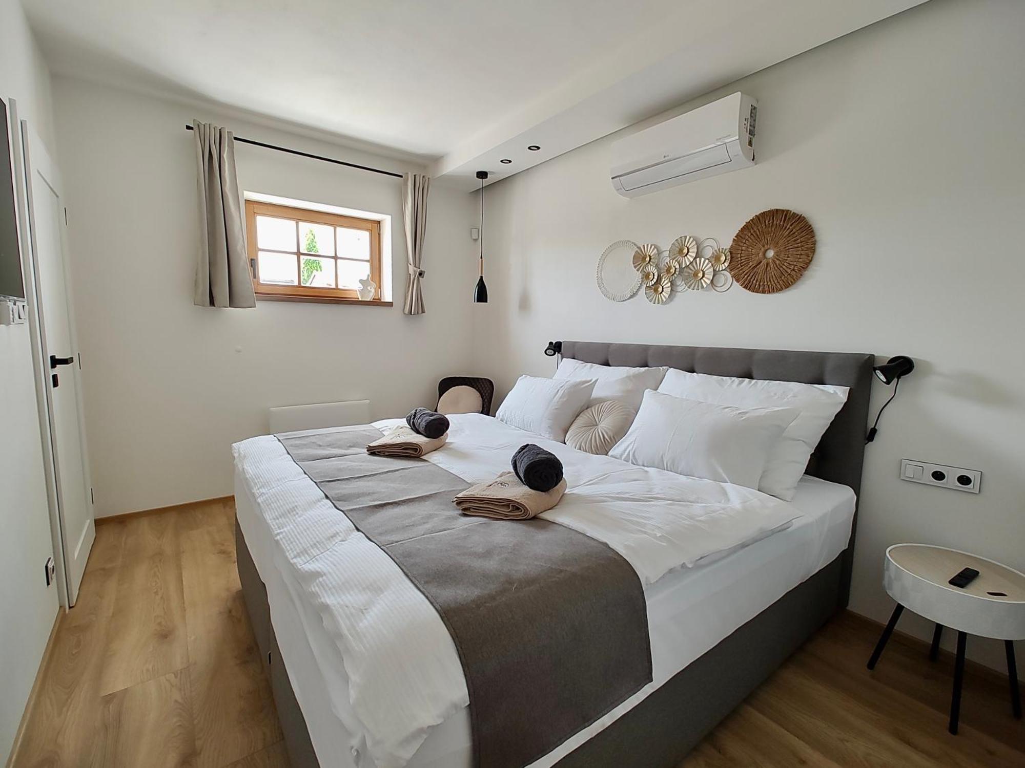 Pod Vinohradem - Apartmany & Vinne Sklepy Mutěnice Exterior foto